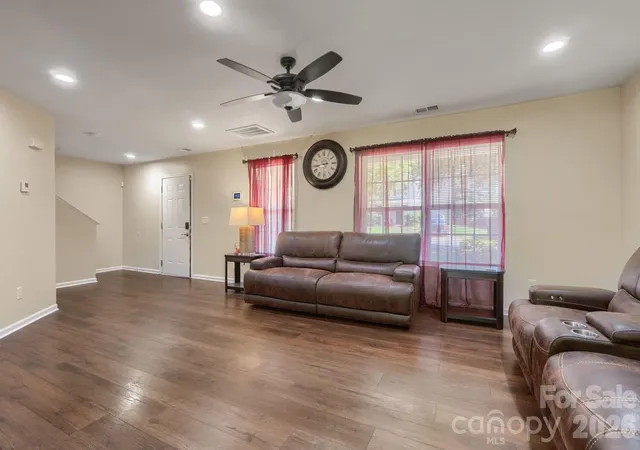 Photo 2 of Single family home for sale at 1605 Crandon Dr, Charlotte, NC 28216 | MLS# 4425019 | Listing updated on 2026-10-01