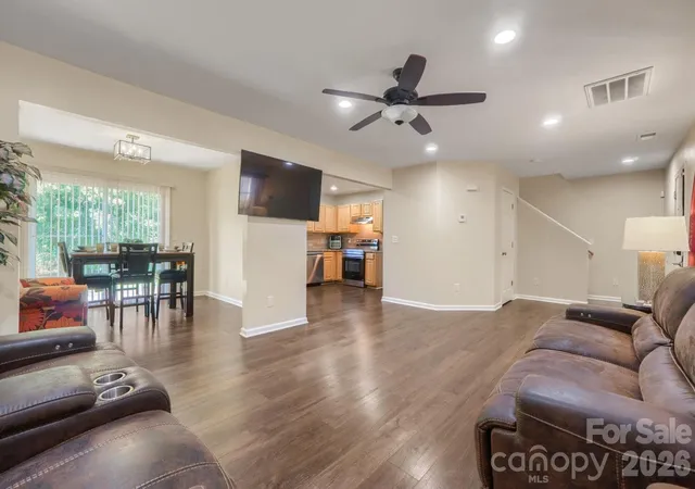 Photo 3 of Single family home for sale at 1605 Crandon Dr, Charlotte, NC 28216 | MLS# 4425019 | Listing updated on 2026-10-01