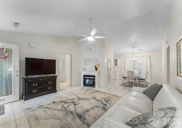 Photo 3 of Single family home for sale at 477 14th Avenue Dr NE, Hickory, NC 28601 | MLS# 4425041 | Listing updated on 2026-10-07