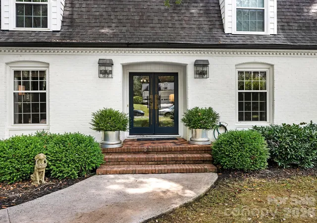 Photo 1 of Single family home for sale at 2516 Handley Pl, Charlotte, NC 28226 | MLS# 4425043 | Listing updated on 2026-09-23