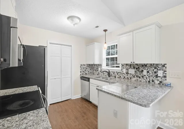 Photo 3 of Single family home for sale at 5075 Drake Pond Ln, Rock Hill, SC 29732 | MLS# 4425046 | Listing updated on 2026-09-25