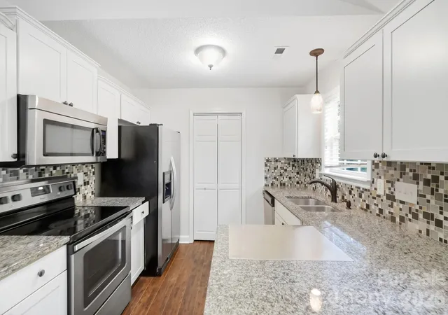 Photo 3 of Single family home for sale at 5075 Drake Pond Ln, Rock Hill, SC 29732 | MLS# 4425046 | Listing updated on 2026-09-25