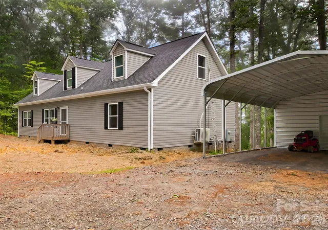 Photo 4 of Single family home for sale at 552 Bass Lake Dr, Pisgah Forest, NC 28768 | MLS# 4425047 | Listing updated on 2026-10-01