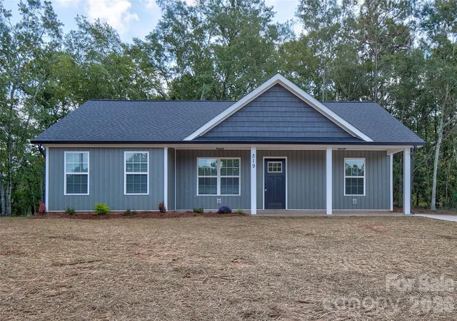 Photo 1 of Single family home for sale at 519 S 3rd Street, Mc Bee, SC 29101 | MLS# 4425050 | Listing updated on 2026-10-17