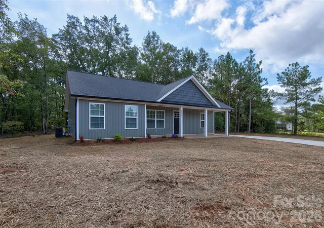 Photo 3 of Single family home for sale at 519 S 3rd Street, Mc Bee, SC 29101 | MLS# 4425050 | Listing updated on 2026-10-17