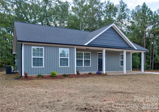 Photo 4 of Single family home for sale at 519 S 3rd Street, Mc Bee, SC 29101 | MLS# 4425050 | Listing updated on 2026-10-17