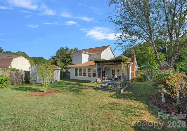 Photo 2 of Single family home for sale at 10327 Shady Rest Ln, Charlotte, NC 28214 | MLS# 4425051 | Listing updated on 2026-09-26
