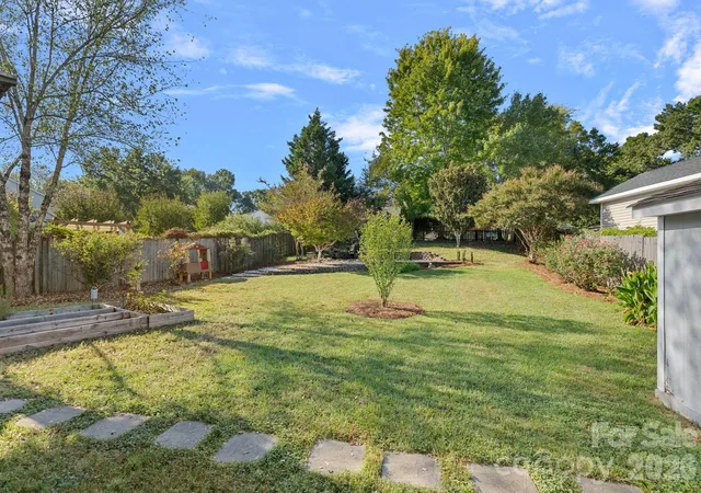 Photo 4 of Single family home for sale at 10327 Shady Rest Ln, Charlotte, NC 28214 | MLS# 4425051 | Listing updated on 2026-09-26