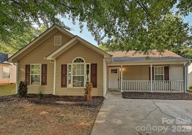 Photo 1 of Single family home for sale at 4621 Victory Ln, Charlotte, NC 28269 | MLS# 4425052 | Listing updated on 2026-10-10