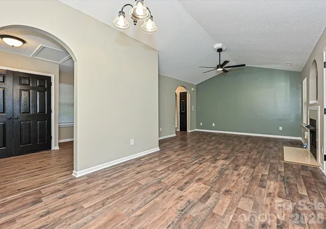 Photo 3 of Single family home for sale at 4621 Victory Ln, Charlotte, NC 28269 | MLS# 4425052 | Listing updated on 2026-10-10
