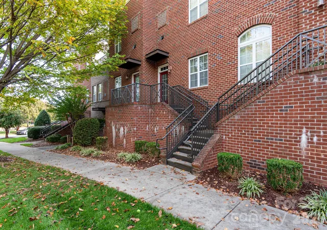 Photo 2 of Condo for sale at 246 Harbour Pl Dr, Davidson, NC 28036 | MLS# 4425066 | Listing updated on 2026-09-29