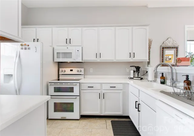 Listing Photo 4 - Condo for sale in building located at 111 White St, Morganton, NC 28655 - Unit #B