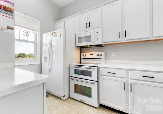 Listing Photo 5 - Condo for sale in building located at 111 White St, Morganton, NC 28655 - Unit #B