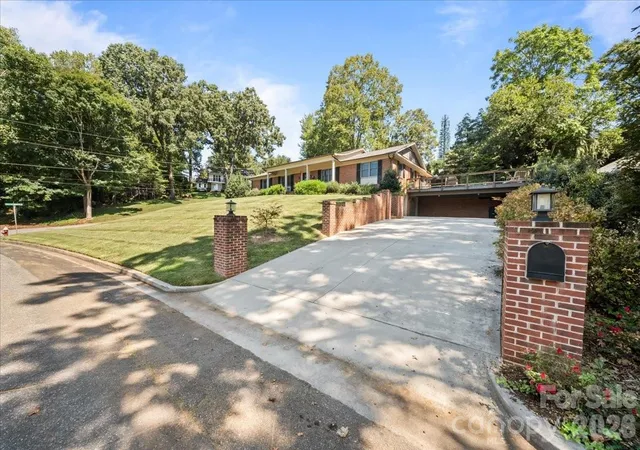Photo 3 of Single family home for sale at 102 Hillside Ln, Morganton, NC 28655 | MLS# 4425080 | Listing updated on 2026-09-19