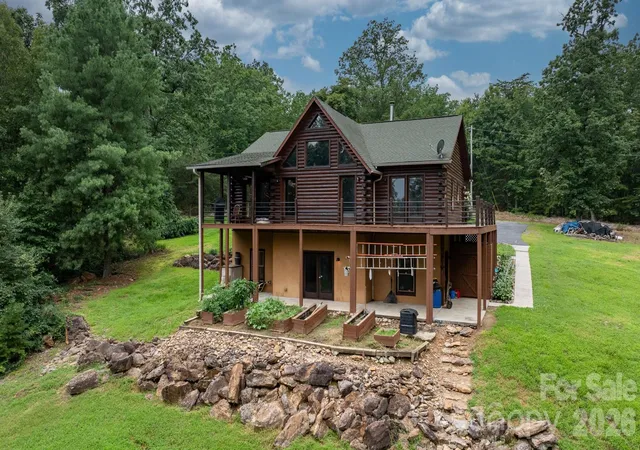 Photo 4 of Sale Pending at 422 Ridge Crk Dr, Taylorsville, NC 28681 | MLS# 4425088 | Listing updated on 2026-09-29