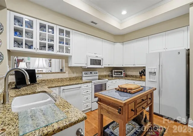 Photo 3 of Townhouse for sale at 2604 Bellasera Way, Matthews, NC 28105 | MLS# 4425096 | Listing updated on 2026-09-21