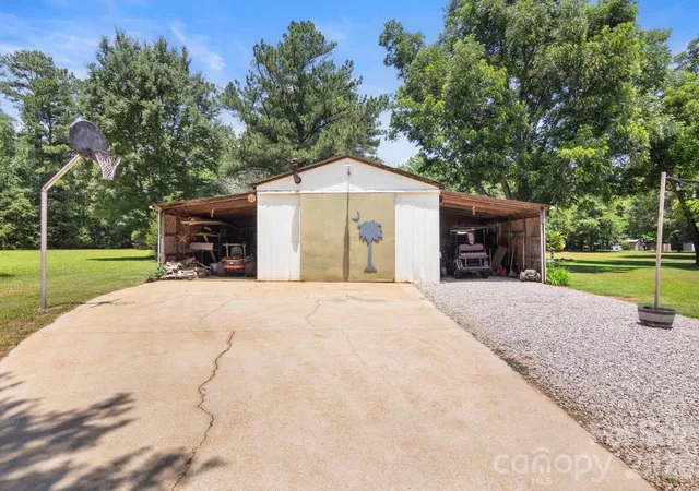Photo 3 of Single family home for sale at 5654 Chadwick Ct, Rock Hill, SC 29732 | MLS# 4425098 | Listing updated on 2026-09-22