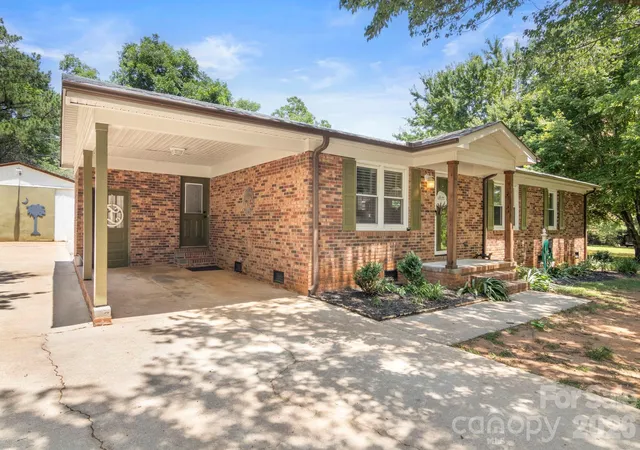 Photo 3 of Single family home for sale at 5654 Chadwick Ct, Rock Hill, SC 29732 | MLS# 4425098 | Listing updated on 2026-09-22