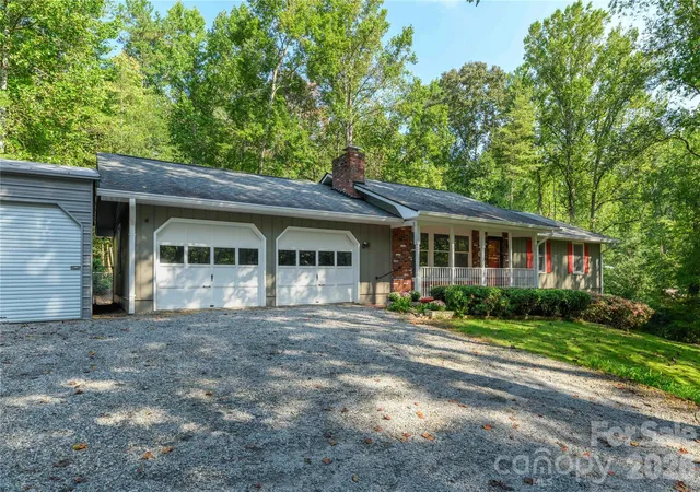 Photo 3 of Single family home for sale at 106 Turner Ln, Hendersonville, NC 28791 | MLS# 4425099 | Listing updated on 2026-09-25