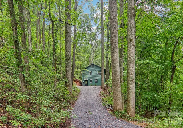 Photo 2 of Single family home for sale at 152 Dream Mountain Blvd, Canton, NC 28716 | MLS# 4425103 | Listing updated on 2026-09-23