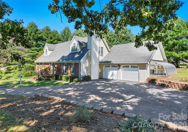Photo 3 of Single family home for sale at 618 Windover Dr, Brevard, NC 28712 | MLS# 4425104 | Listing updated on 2026-10-07