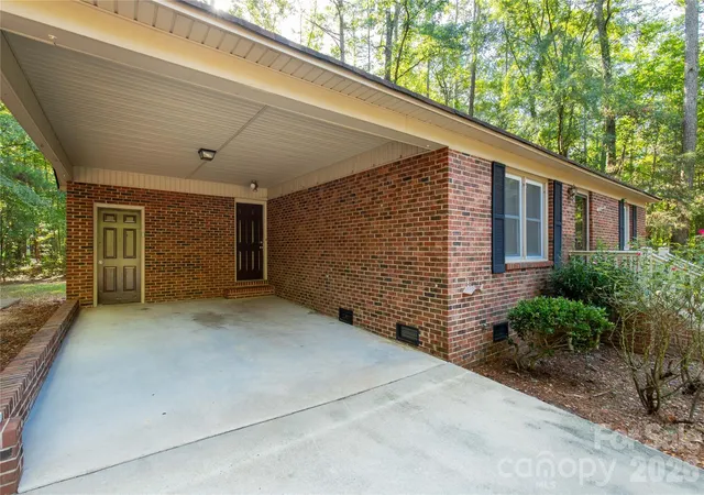 Photo 3 of Single family home for sale at 3055 University Dr, Lancaster, SC 29720 | MLS# 4425106 | Listing updated on 2026-09-30