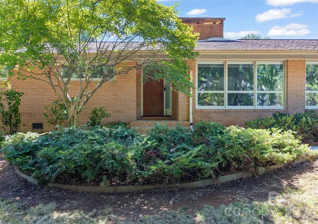 Photo 3 of Single family home for sale at 933 Coulwood Dr, Charlotte, NC 28214 | MLS# 4425110 | Listing updated on 2026-10-04