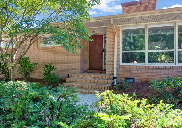 Photo 3 of Single family home for sale at 933 Coulwood Dr, Charlotte, NC 28214 | MLS# 4425110 | Listing updated on 2026-10-04
