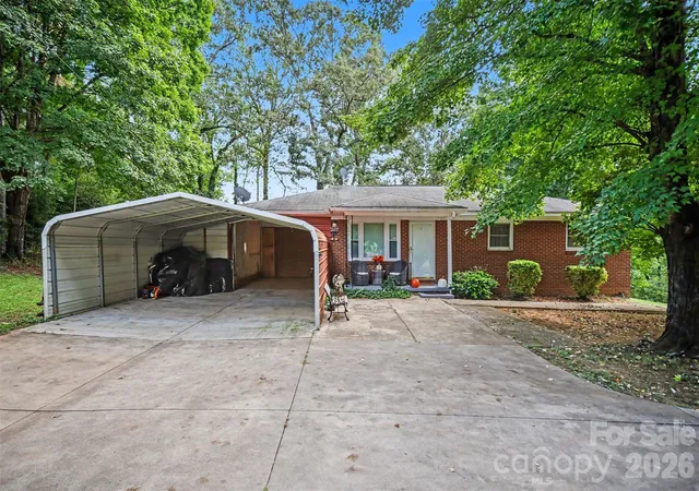 Photo 3 of Single family home for sale at 1308 E Stagecoach Trl, Lawndale, NC 28090 | MLS# 4425114 | Listing updated on 2026-10-05