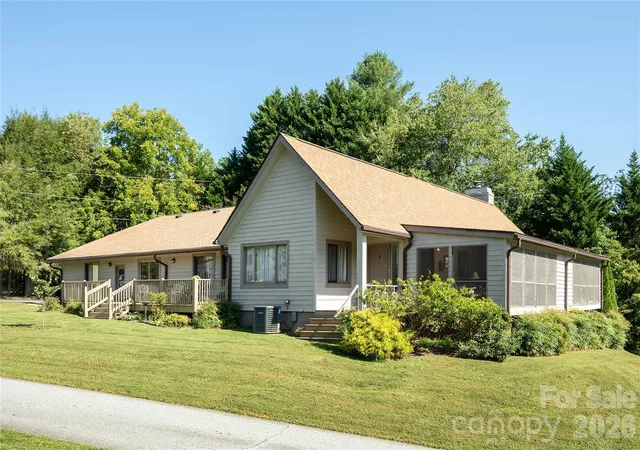 Photo 3 of Sale Pending at 12 Willow Park Ln, Hendersonville, NC 28739 | MLS# 4425117 | Listing updated on 2026-10-01