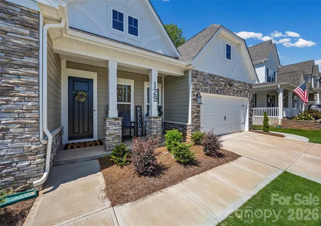 Photo 2 of Single family home for sale at 129 Glenn Dr, Mooresville, NC 28115 | MLS# 4425120 | Listing updated on 2026-09-24