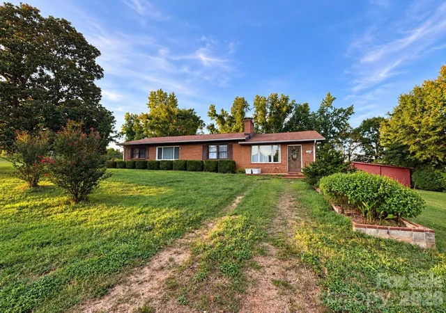 Photo 1 of Single family home for sale at 193 Bevis Ln, Statesville, NC 28677 | MLS# 4425147 | Listing updated on 2026-10-06