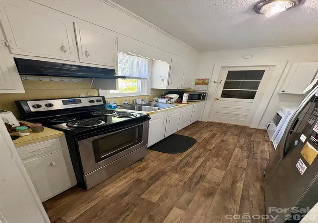 Photo 4 of Single family home for sale at 228 Westbrook St, Lenoir, NC 28645 | MLS# 4425152 | Listing updated on 2026-10-05