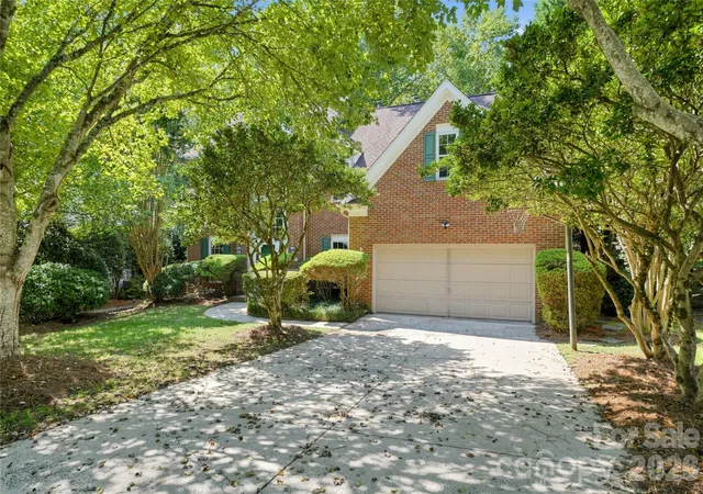 Photo 3 of Sale Pending at 4635 Appley Mead Ln, Charlotte, NC 28269 | MLS# 4425153 | Listing updated on 2026-10-07