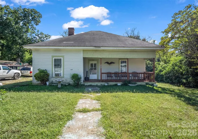 Photo 3 of Single family home for sale at 217 Broad St, Shelby, NC 28152 | MLS# 4425161 | Listing updated on 2026-09-21
