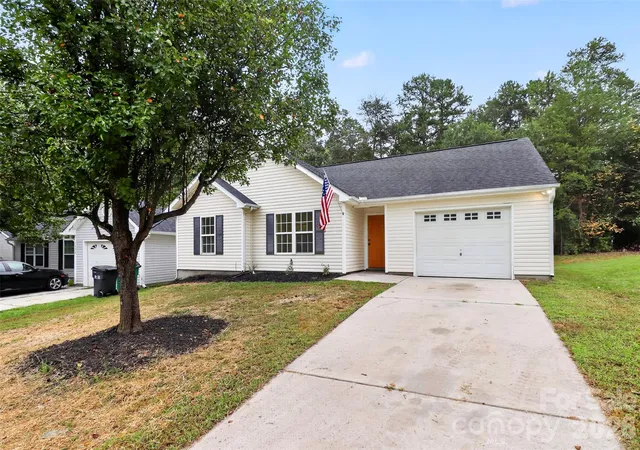 Photo 3 of Single family home for sale at 3024 Westwinds Ct, Charlotte, NC 28214 | MLS# 4425164 | Listing updated on 2026-09-28