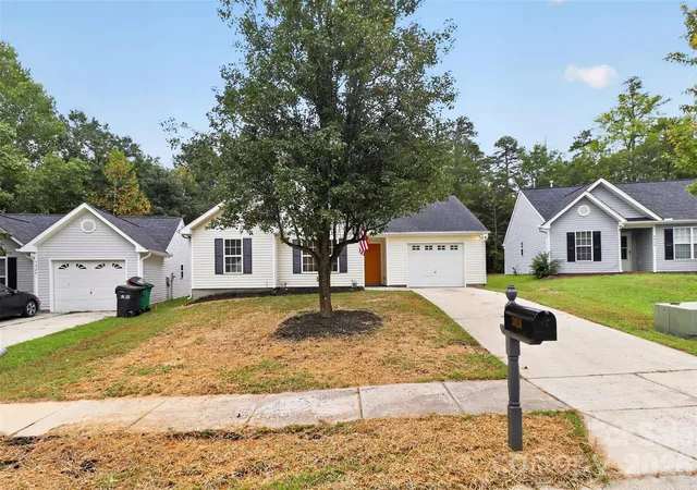 Photo 3 of Single family home for sale at 3024 Westwinds Ct, Charlotte, NC 28214 | MLS# 4425164 | Listing updated on 2026-09-28