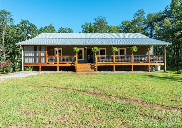 Photo 1 of Single family home for sale at 335 James View Rd, Marion, NC 28752 | MLS# 4425169 | Listing updated on 2026-09-30