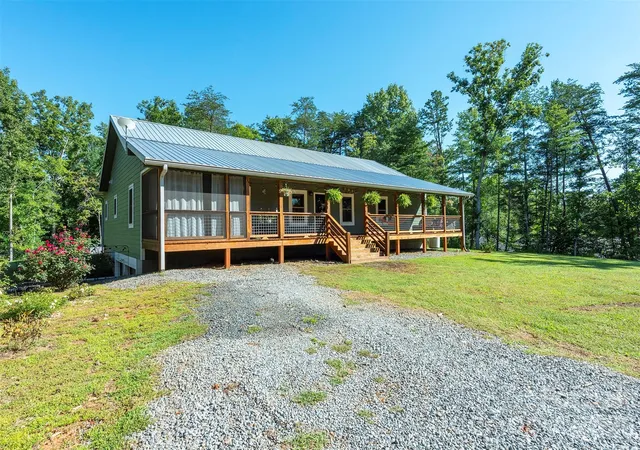 Photo 2 of Single family home for sale at 335 James View Rd, Marion, NC 28752 | MLS# 4425169 | Listing updated on 2026-09-30