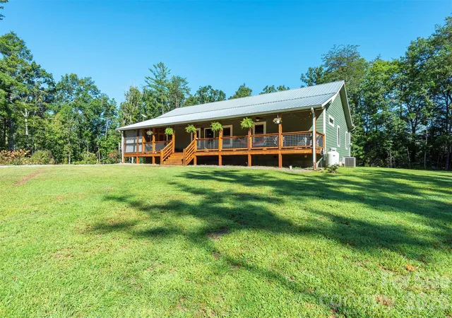 Photo 3 of Single family home for sale at 335 James View Rd, Marion, NC 28752 | MLS# 4425169 | Listing updated on 2026-09-30