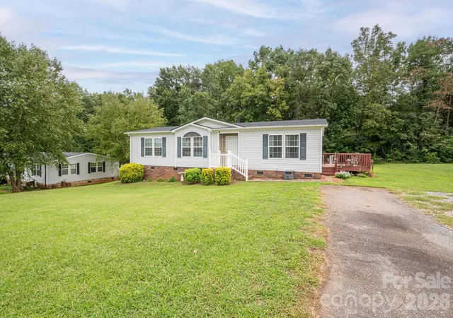 Photo 3 of Sale Pending at 2224 Sterling Ridge Dr, Newton, NC 28658 | MLS# 4425177 | Listing updated on 2026-09-24