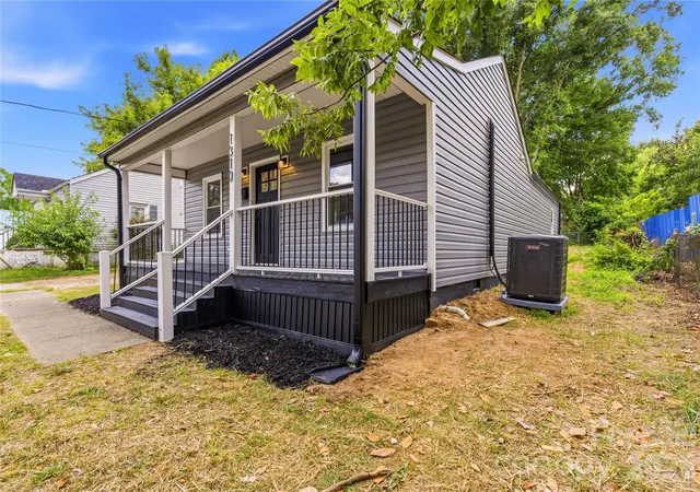 Photo 2 of Single family home for sale at 1310 Marne St, Winston Salem, NC 27107 | MLS# 4425182 | Listing updated on 2026-10-02
