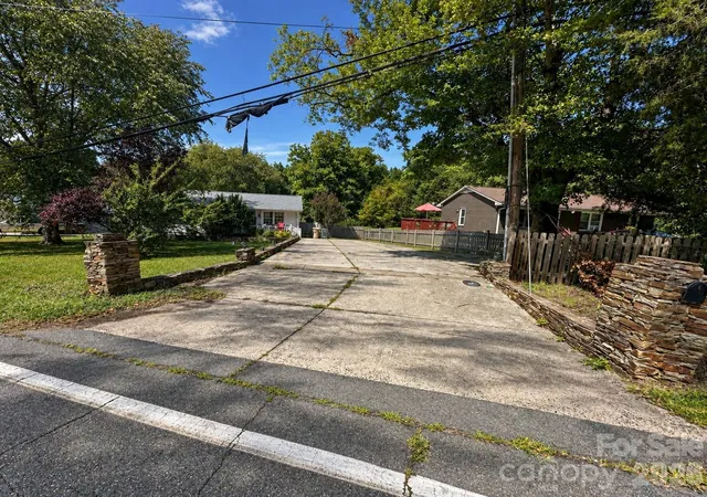 Photo 1 of Single family home for sale at 4711 Summit Ave #4, Greensboro, NC 27405 | MLS# 4425186 | Listing updated on 2026-09-18
