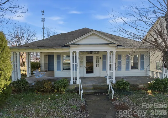 Photo 2 of Single family home for sale at 1011 Ashe Ave Nw, Lenoir, NC 28645 | MLS# 4425210 | Listing updated on 2026-09-17