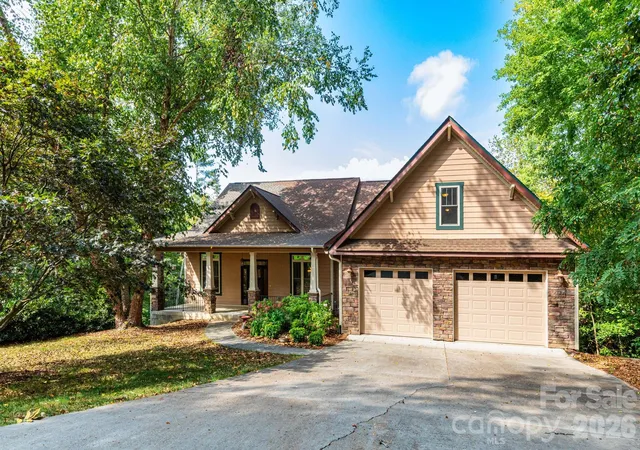 Photo 1 of Single family home for sale at 5 Meadowbrook Ln, Weaverville, NC 28787 | MLS# 4425213 | Listing updated on 2026-09-17