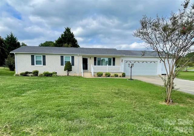 Photo 1 of Single family home for sale at 5708 Danville Dr, Kannapolis, NC 28081 | MLS# 4425214 | Listing updated on 2026-10-02