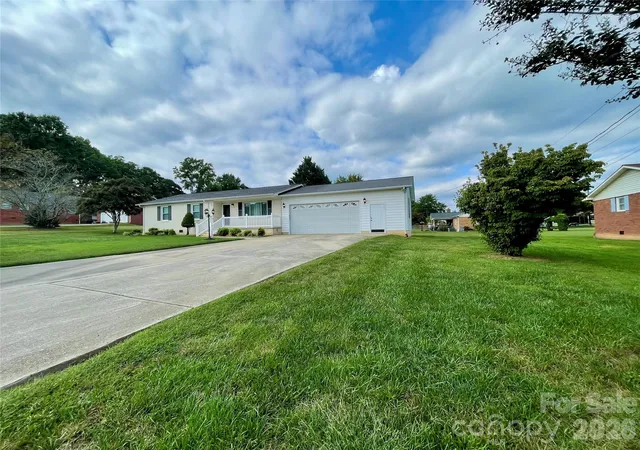 Photo 3 of Single family home for sale at 5708 Danville Dr, Kannapolis, NC 28081 | MLS# 4425214 | Listing updated on 2026-10-02