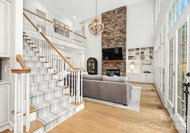 Photo 4 of Single family home for sale at 16032 Covington Point Ln, Huntersville, NC 28078 | MLS# 4425218 | Listing updated on 2026-09-25