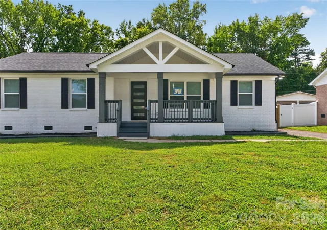 Single family home for sale at 3001 Dalecrest Dr, Charlotte, NC 28269 | MLS# 4425220
