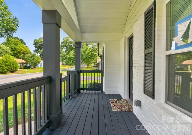 Photo 3 of Single family home for sale at 3001 Dalecrest Dr, Charlotte, NC 28269 | MLS# 4425220 | Listing updated on 2026-09-17